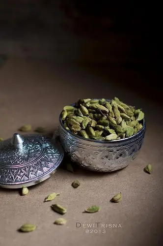 Wholesale top natural dried cardamom to ensure safety and health in factory Vietnam