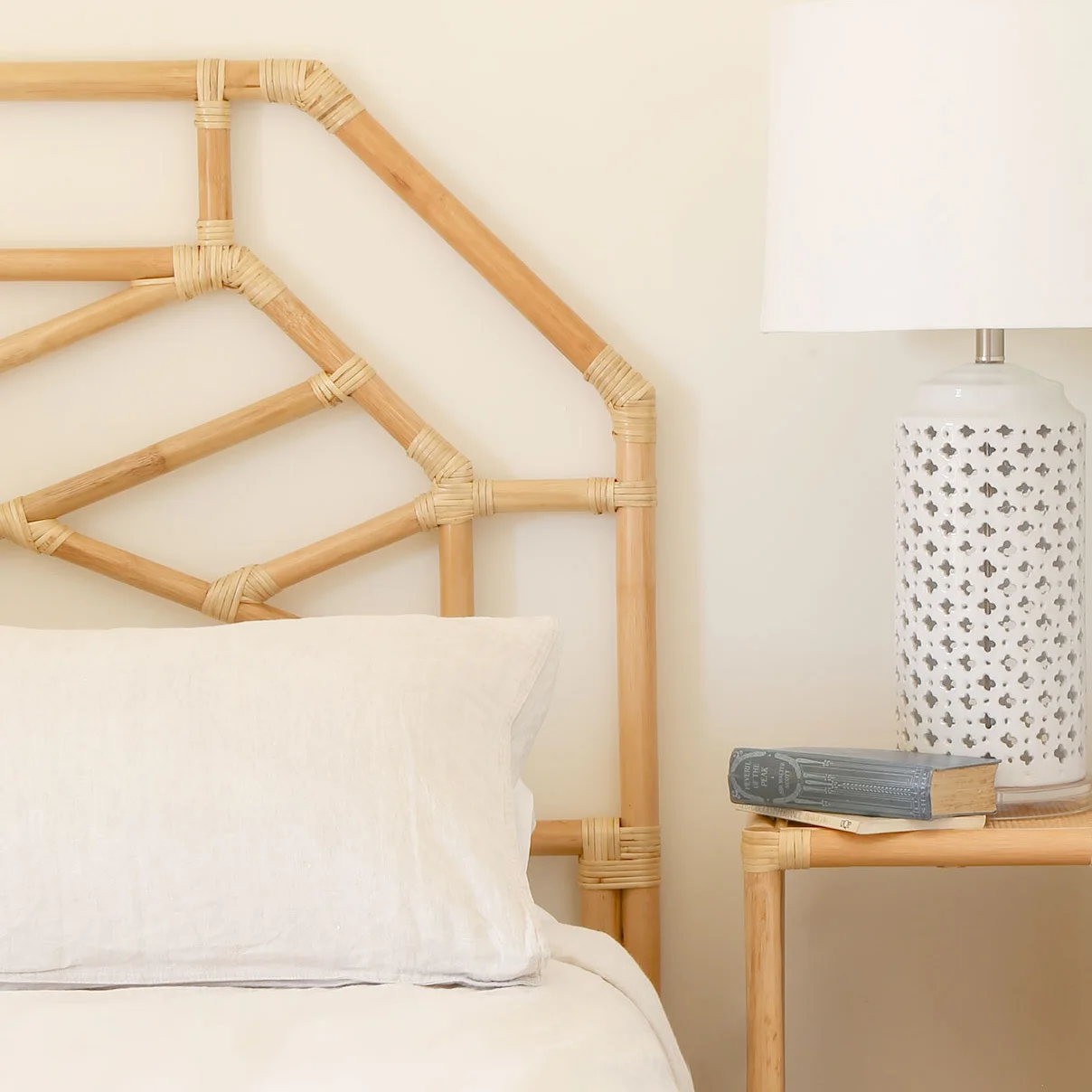 Contemporary hotel decor rattan queen bed frame with headboard wicker headboards for queen beds