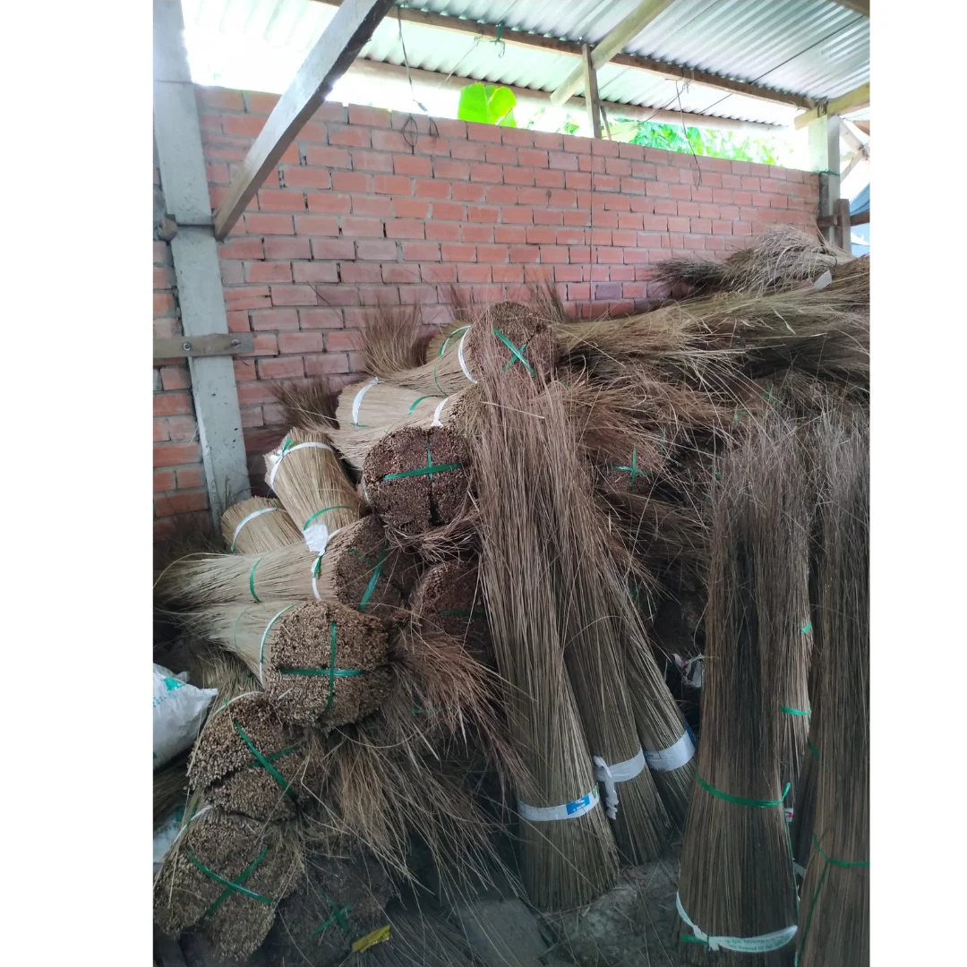 Garden Broom Stick made from Coconut/ Hot Sale Garden Accessories/ 100% Coconut Broom Stick