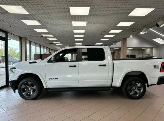 2023 R-A-M 1500 большой рожок Кабина экипажа 4WD бензиновый/газовый двигатель 8 л
