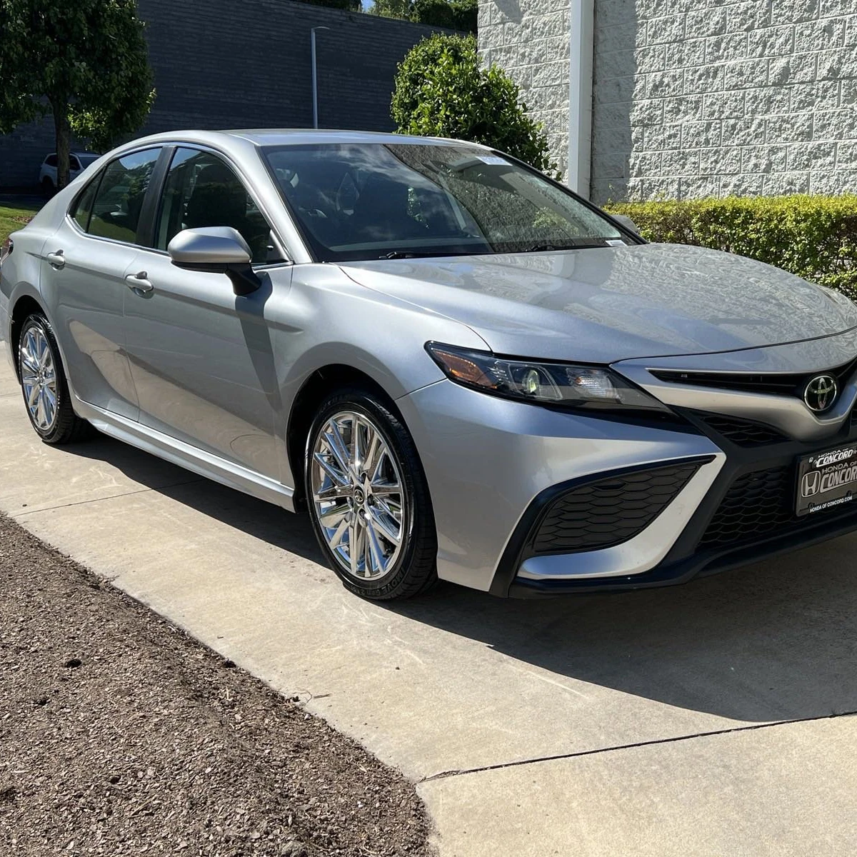 Подержанный 2021 Toyota Camry SE седан