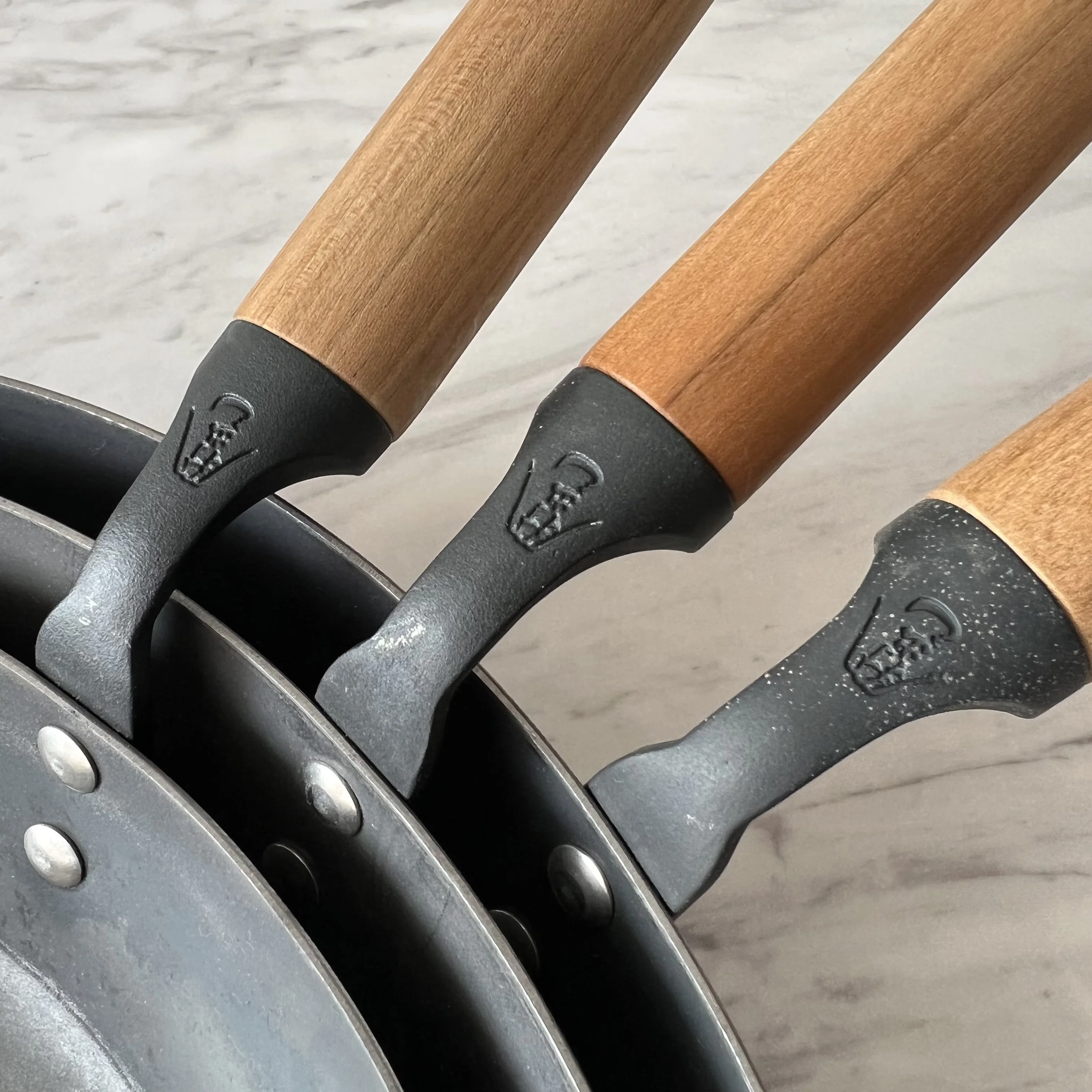 Японская глубокая сковорода Tsukumo из кованой стали 27 см без покрытия сделано в Японии