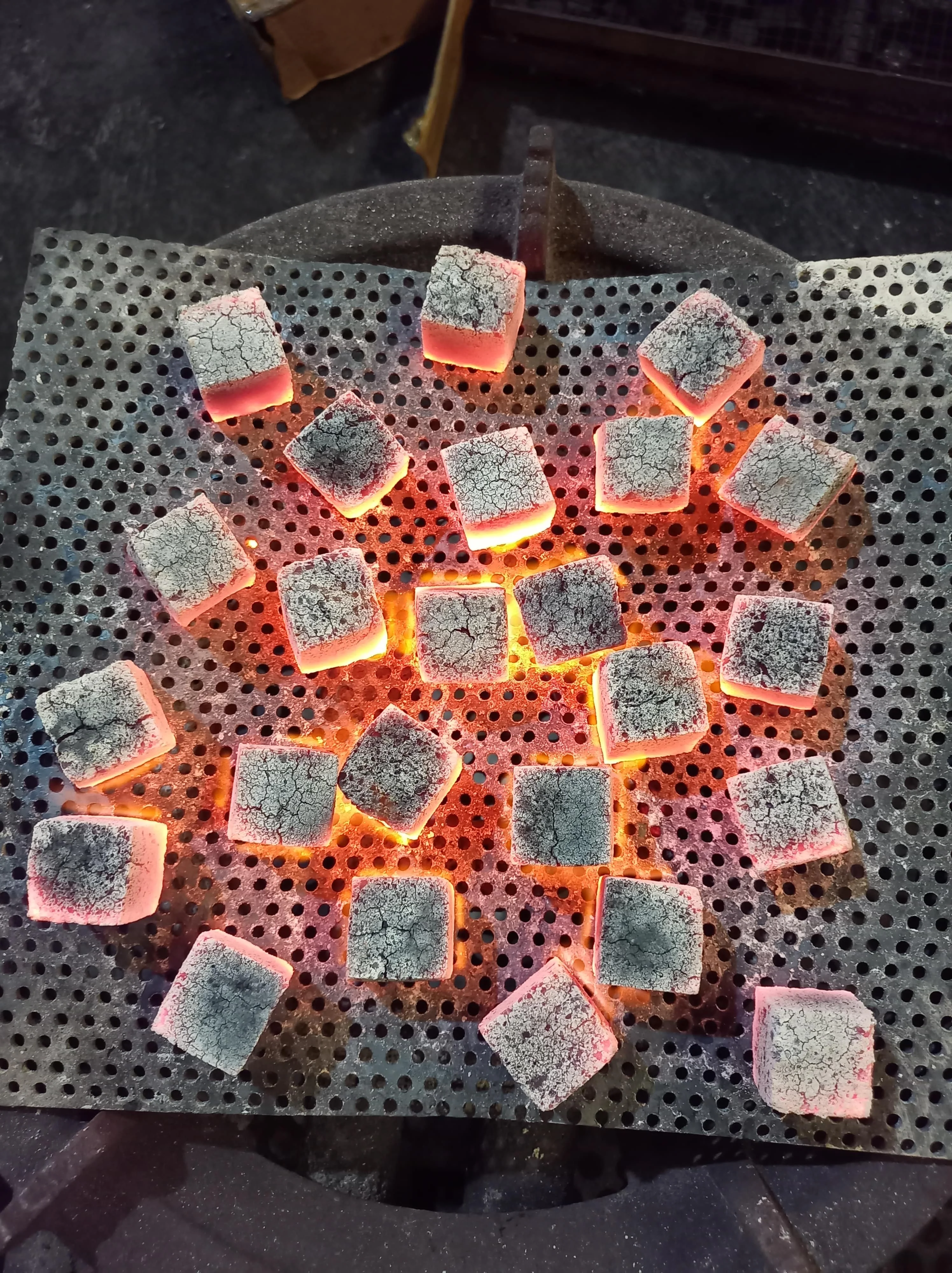 BEST INDONESIA SHISHA Long Burning Time High Quality 100% Coconut Shell Charcoal For Briquette BBQ