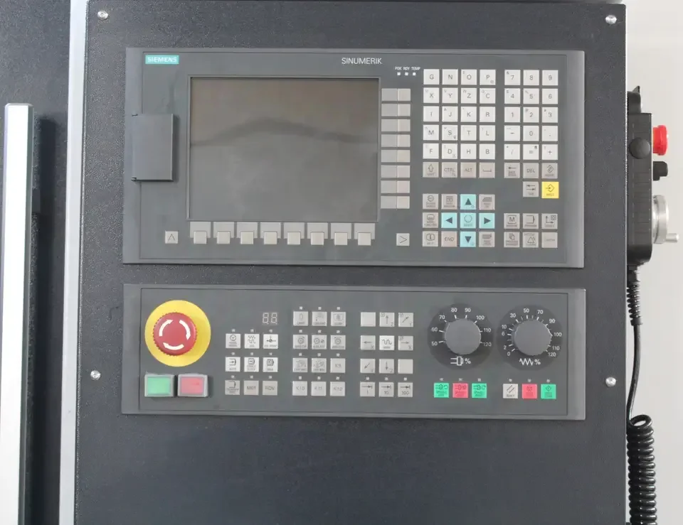 Fanuc/Siemens/GSK System VMC CNC Milling Machine CNC Vertical Machining Center VMC300