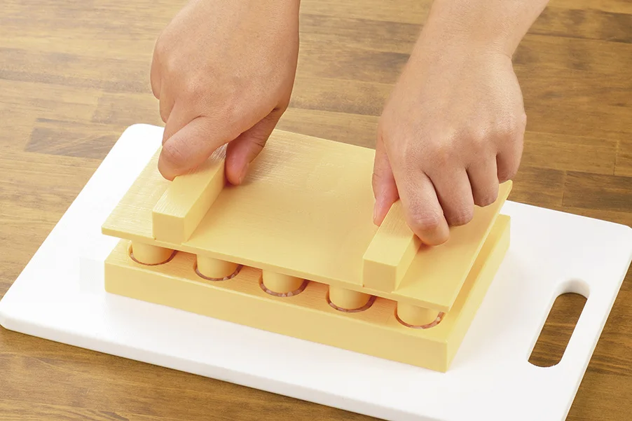 Sushi Making Tool Convenient home-made Sushi set with automatic high-insulation Sushi mold