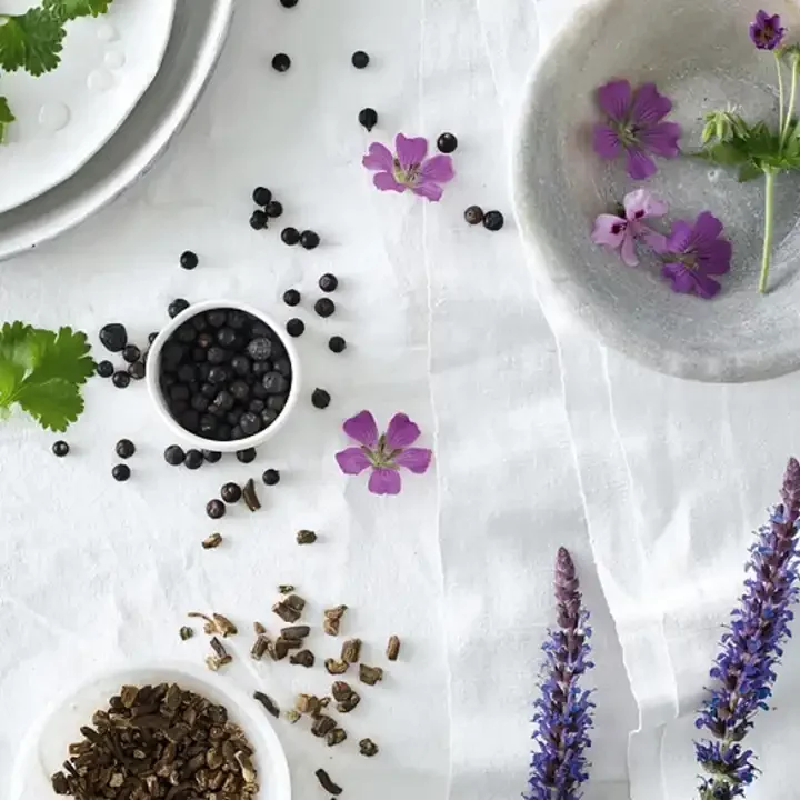 Luxury Aromatherapy natural essential oil decorative reed glass diffuser with rattan sticks