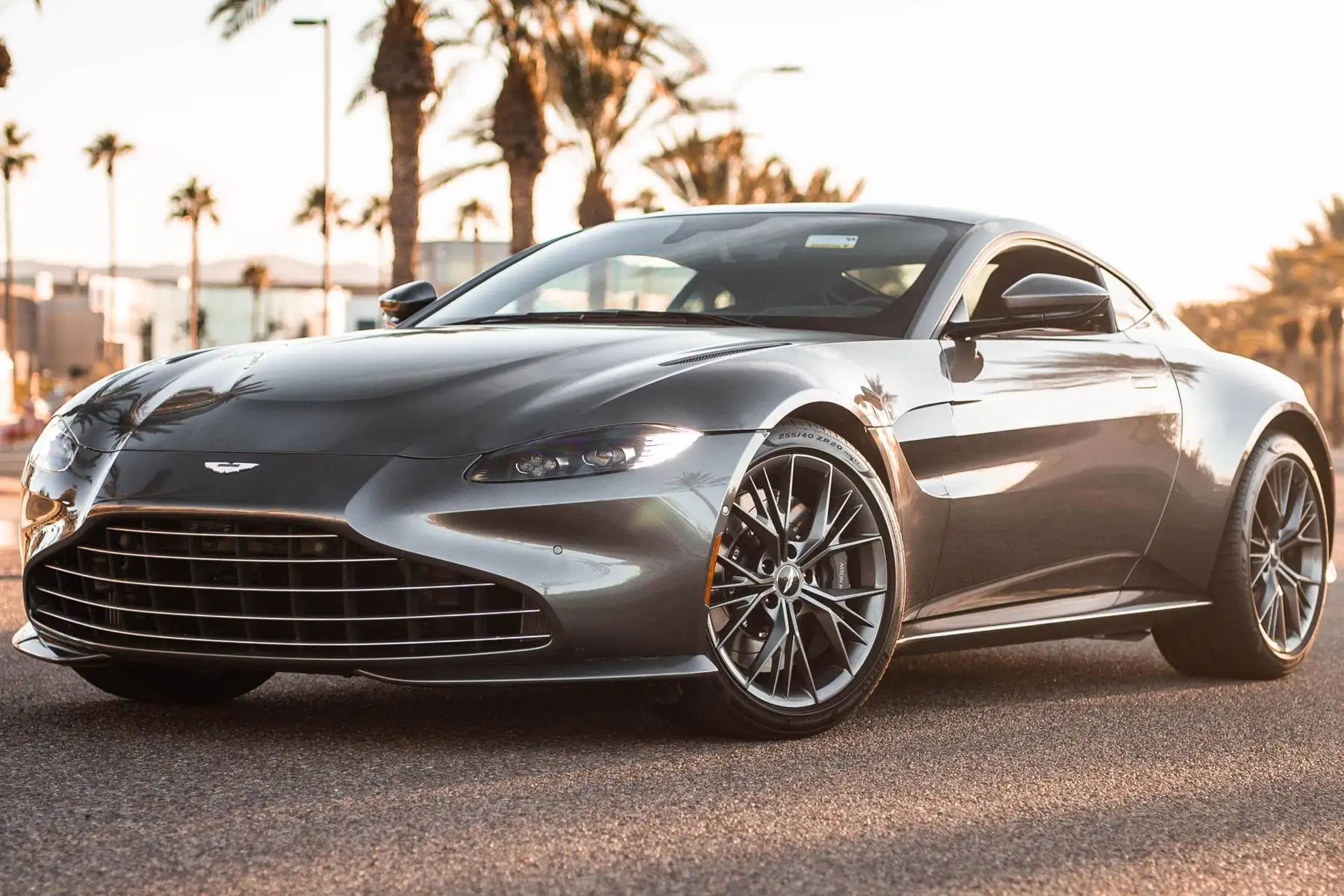 Аккуратно использованный 2021 Aston Martin Vantage