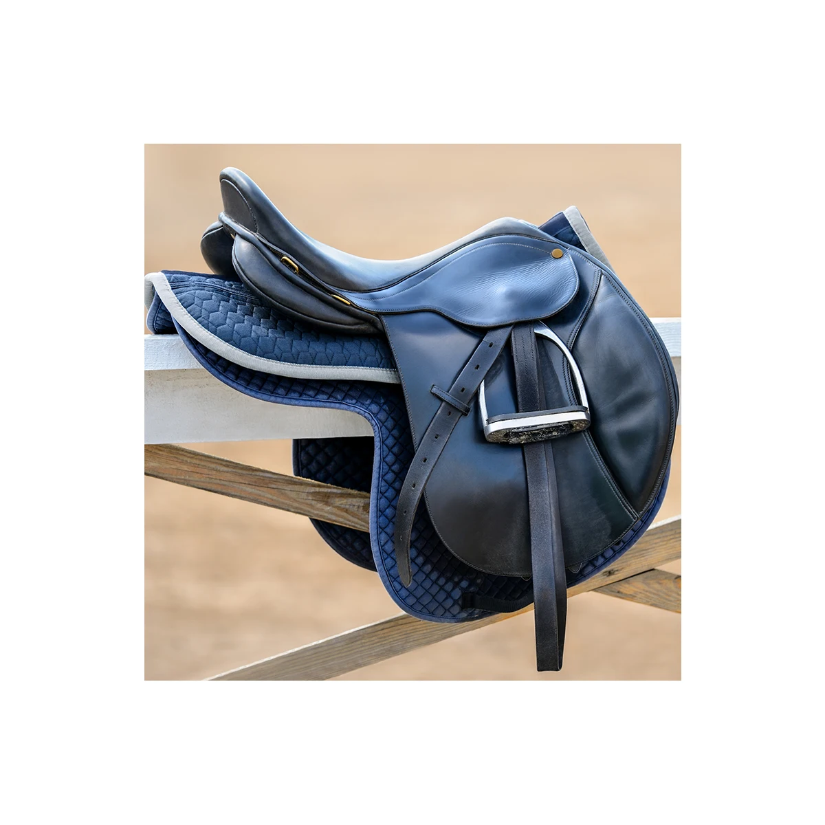 Treeless English Saddle