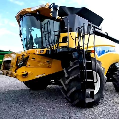 Used Agricultural Machinery 112HP Crawler Combine Harvester New Hollands CR9080 Combine Machine Sugar Cane Harvester