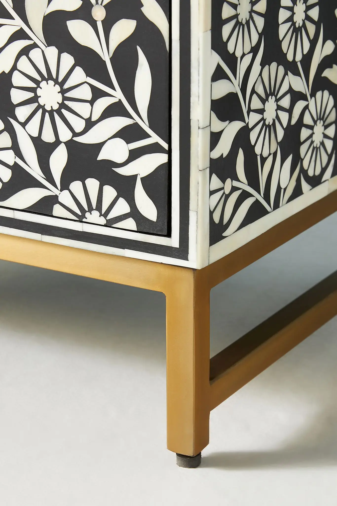 Premium High Quality Solid Wood Bedside Nightstand Indian Luxury Sunflower Black Design Modern Smart Home Bedroom Furniture