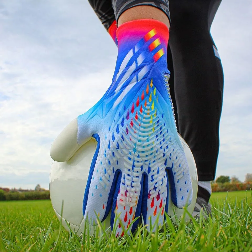 Super Soft German Latex Predator Guard Goalkeeper Gloves Football Professional Goalkeeper Gloves With Finger Protection