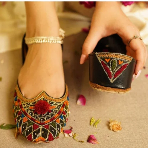 WOMEN STUNNING DESIGNER KHUSSA SHOES NON SLIPPERY COMFORTABLE THREAD WORK HAND CRAFTED KHUSSA SHOES PARTY WEAR WEDDING WEAR