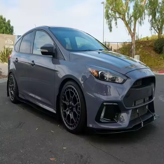 Чистый заголовок 2017 F o r d Focus RS
