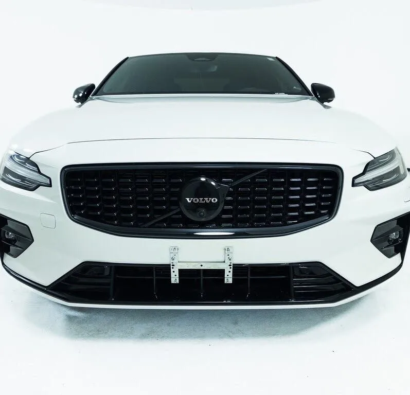 Б/у 2023 V o l v S60 B5 Plus черная версия FWD