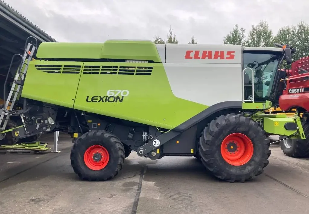 Cheap Combine harvester CLAAS LEXION 8700 high performance machine 58HP harvester Ready To Ship Worldwide