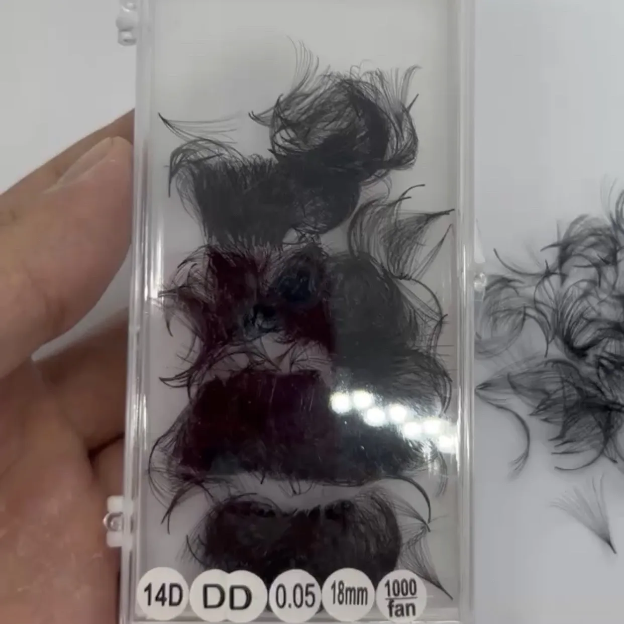 Поднос с шипами от художника по ресницам высокое качество от vietkinglash Vietnam contact Maya или whatsapp: 84 387038507