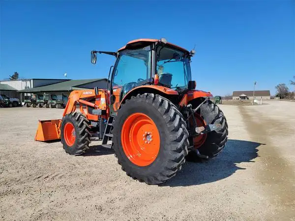 Довольно M6-141 Kubota мини-садовый трактор с хорошим состоянием на продажу