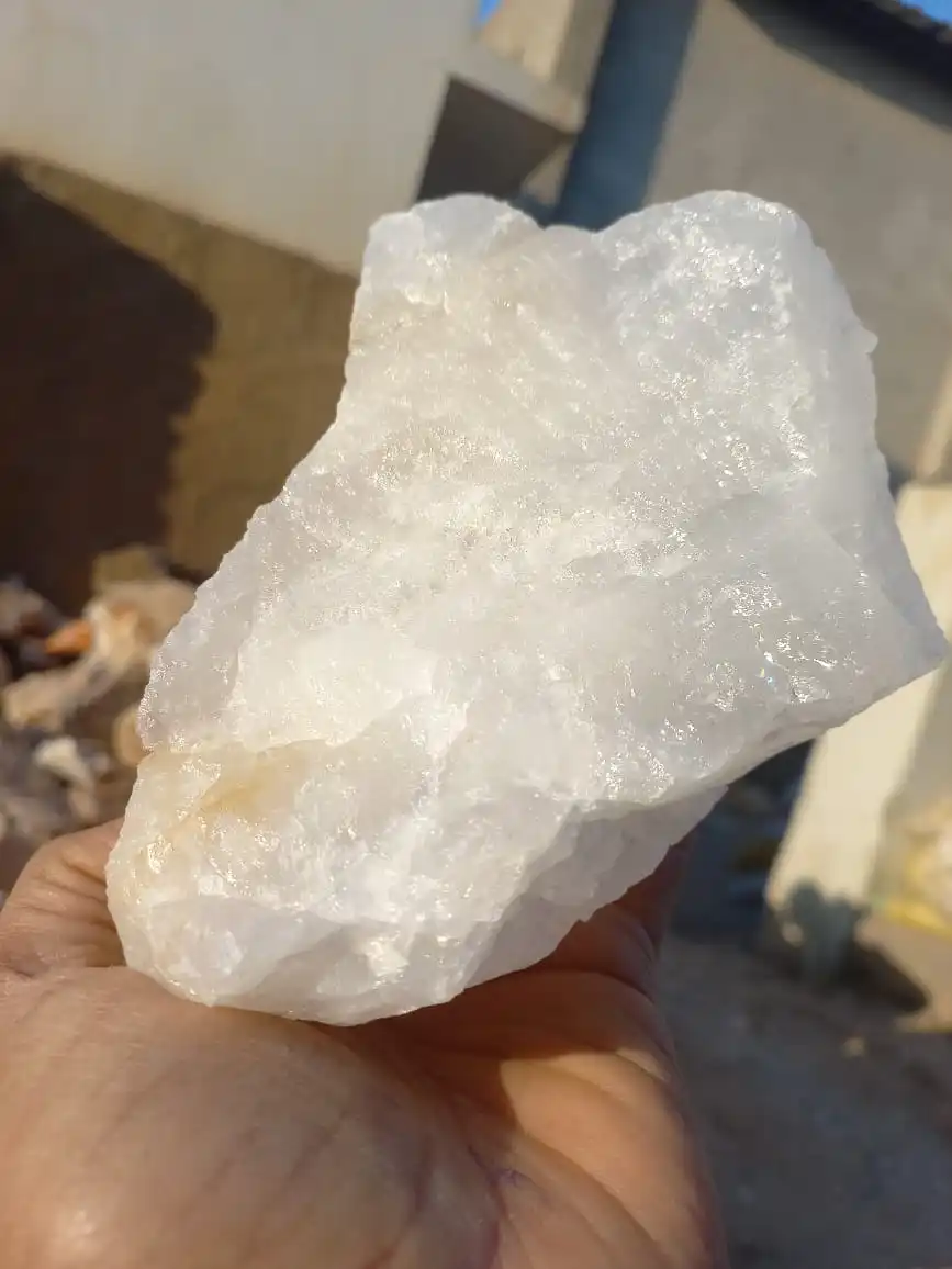 White Quartz aggregate in Bulk quantity supplier for Construction glass manufacturer and machinery made used engineering quartz