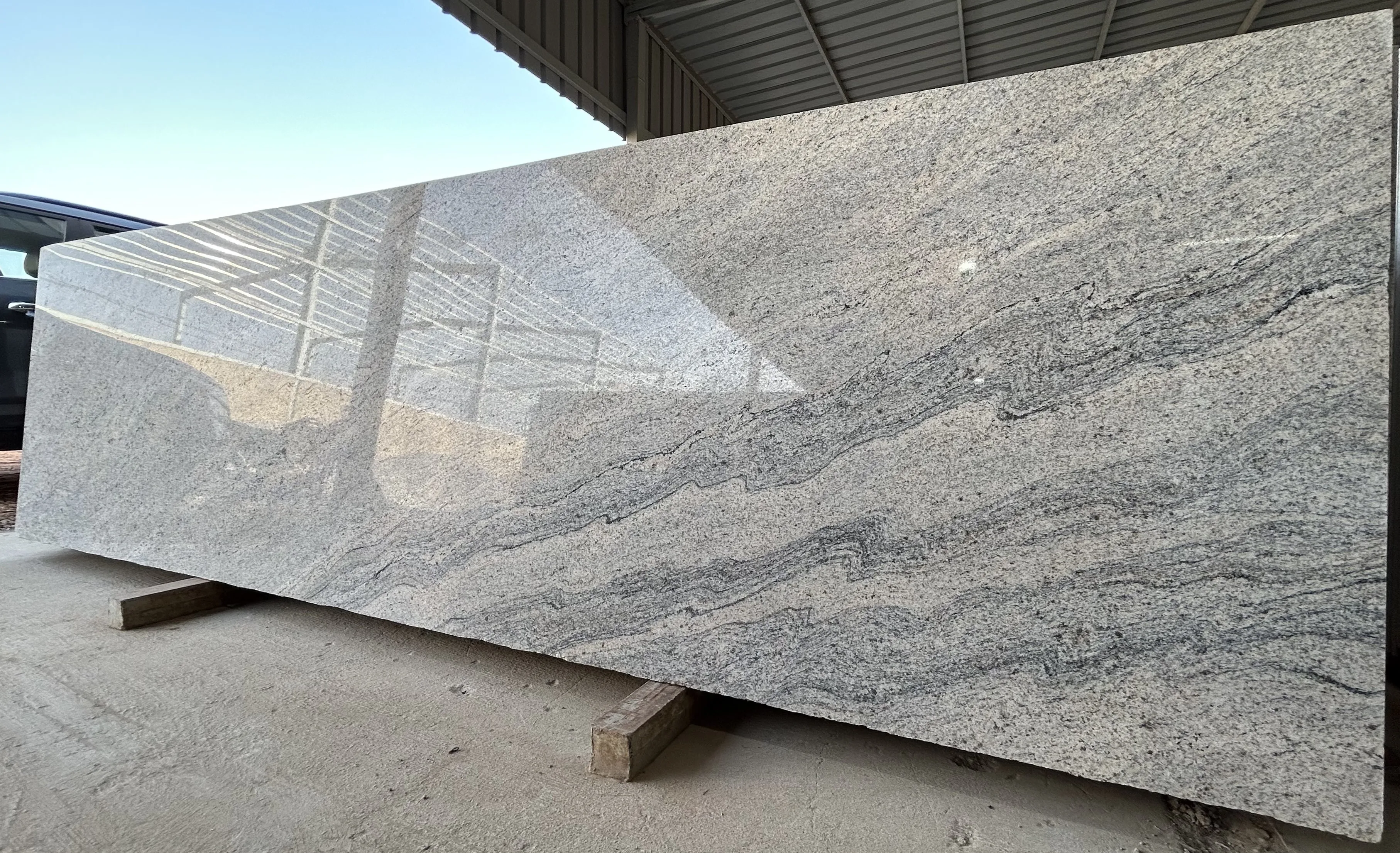 Luxury Stone Marble Mani White South Granite Slab for Flooring and Wall Decoration Available at Wholesale Supply
