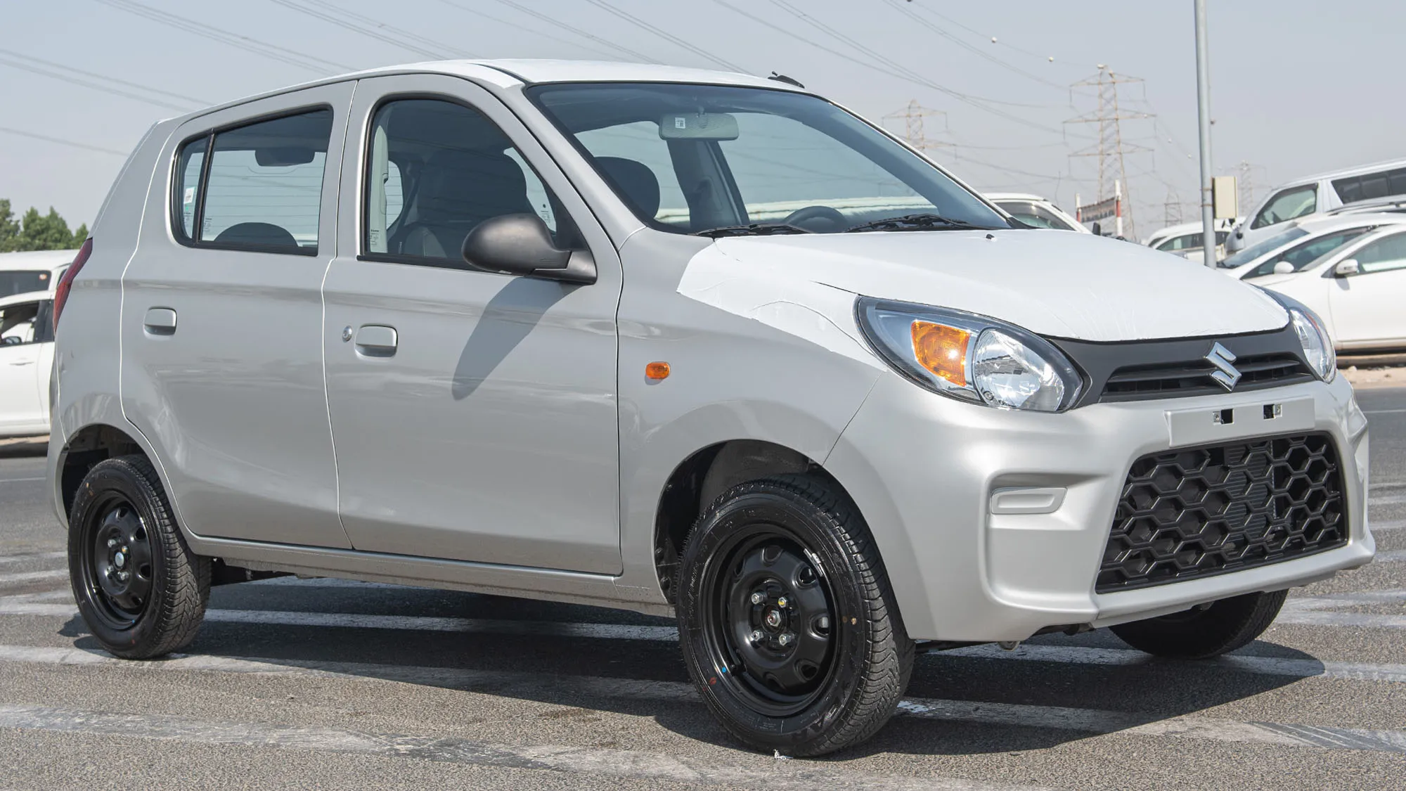 Очаровательные и чистые подержанные автомобили SUZUKI ALTO GLX MT 0 8 P MY2023 серебро