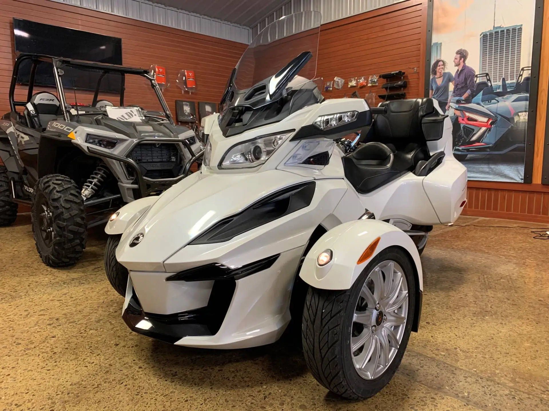2017 2018 2019 2020 Hot Sale CanAmssi Spyder RT SE6 Trike Electric Tricycle