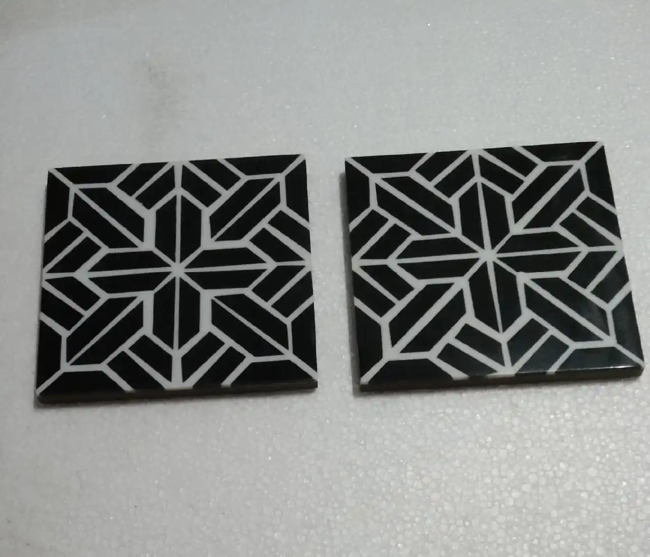 Premium Standard Quality Admirable Design Resin Coaster Customized Size And Shape  For Hotel And Restaurant Usage