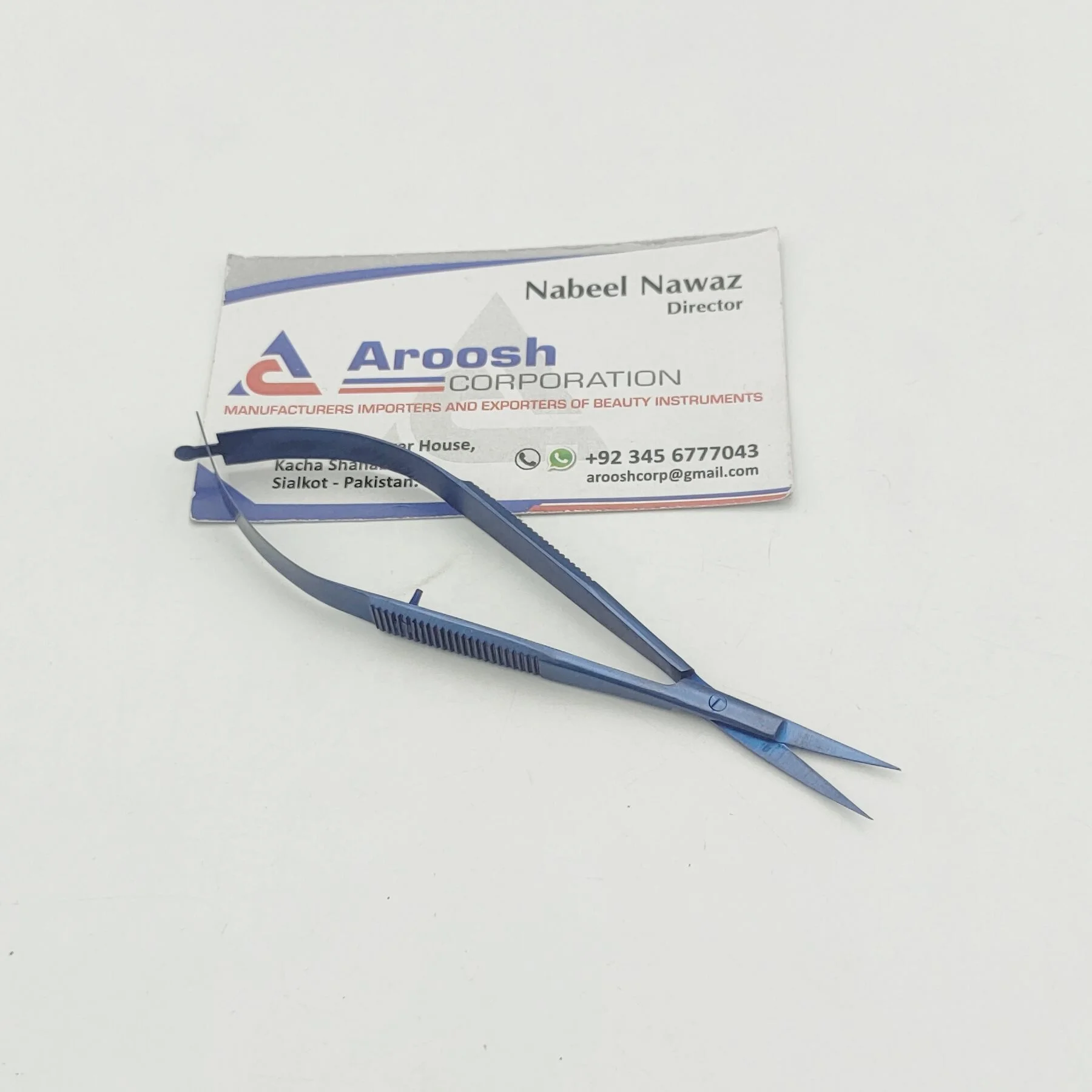 4.5 Inch Grade Stainless Steel Plasma Blue Spring Action Snips Curved Tip Eyebrow Scissors with Sharp Blade for Thread Cutting