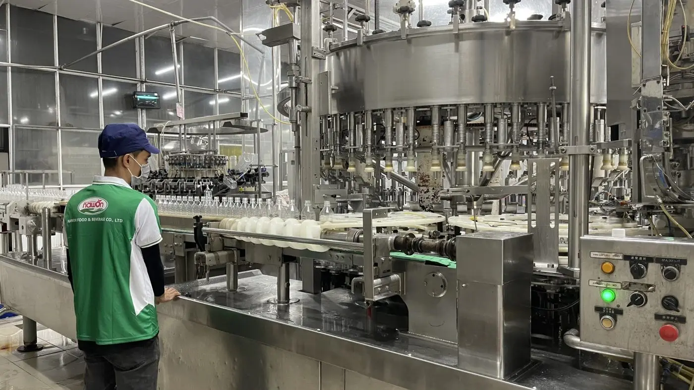 Nawon Iced Black Tea Drinks Lemon 500ml Bottle Fruit Flavors Tea Drinks Wholesale Beverage Vietnam Soft Dink Manufacturer