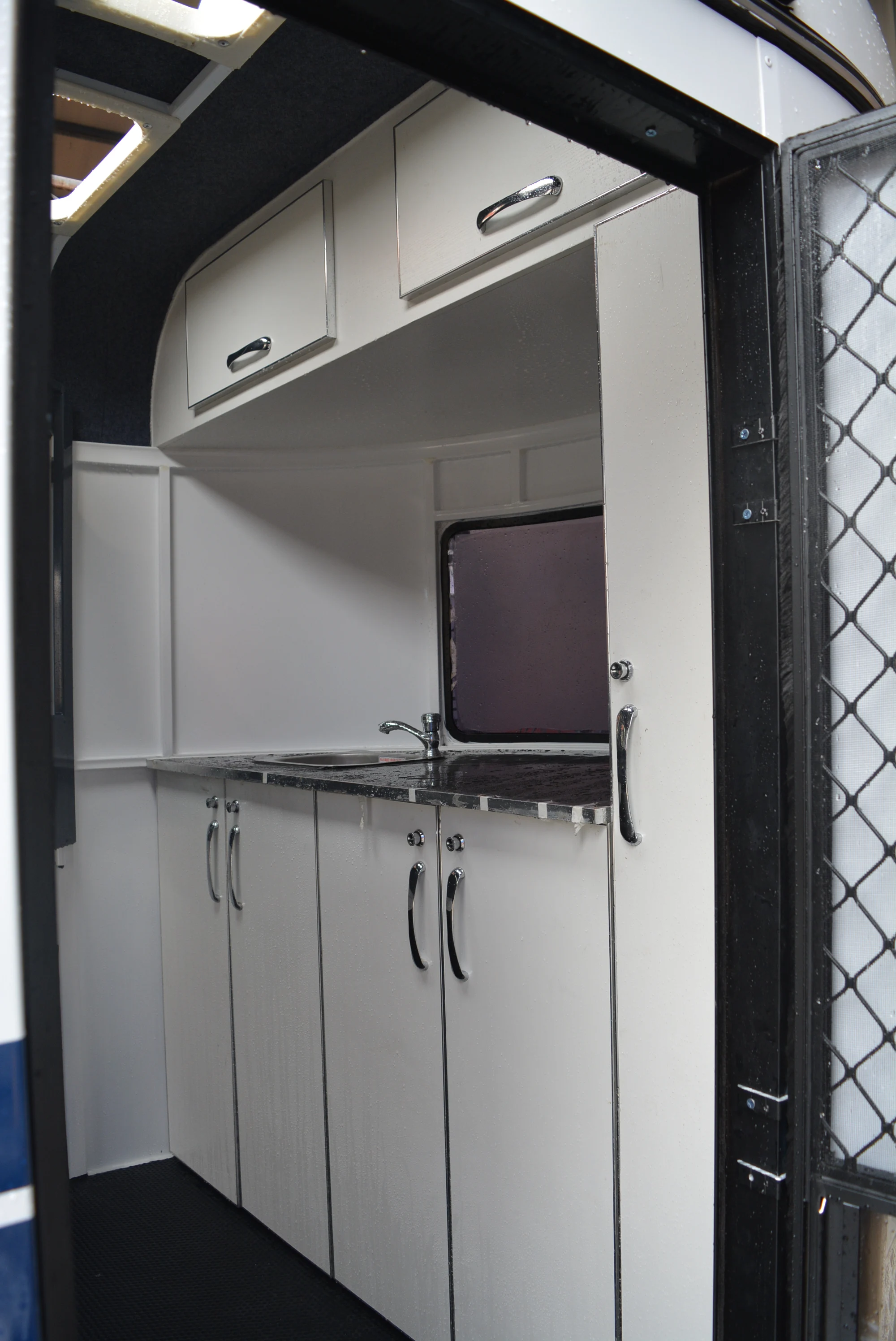 2024 Best Selling 2 Horse Trailer Angle Load Deluxe With Kitchen 2HAL-D