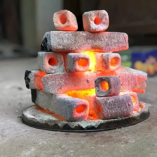 Для барбекю, используются древесные опилки, брикеты, древесный уголь, Вьетнам