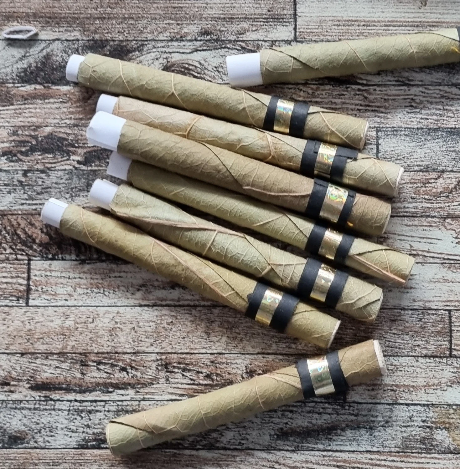 88 mm Golden Ebony Leaf Rolls.jpg