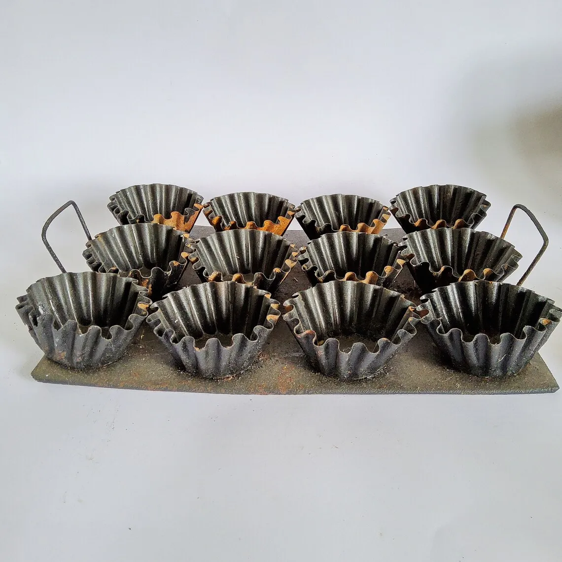 Classic large baking cupcakes muffin pan black metal mold for home kitchen restaurant bakery cookie biscuit pastry baking cup