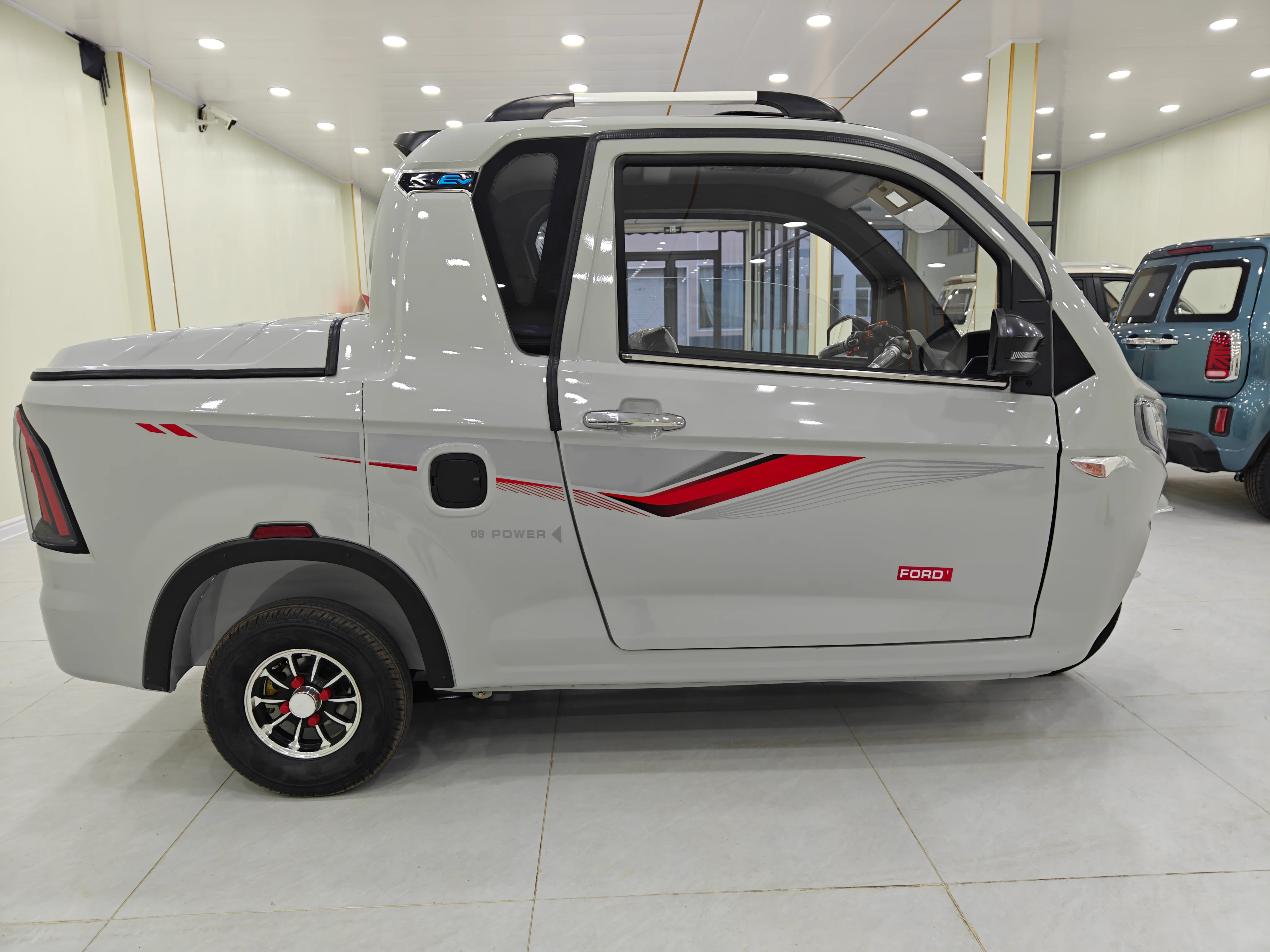 60V1500W Enclosed Cab Pickup Electric Three-Wheel Motorcycle