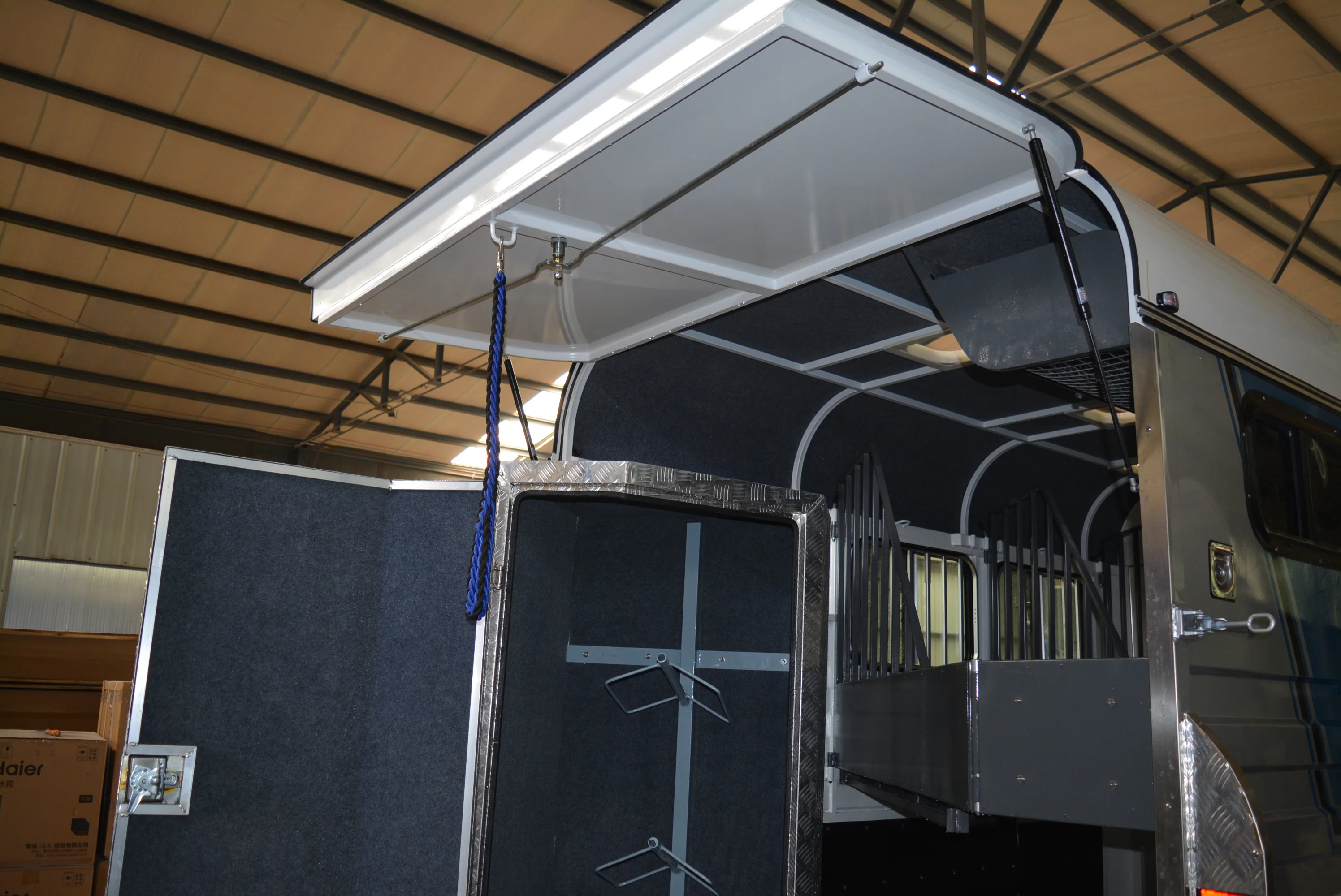 Australia Standard Angle Load 2 Horse Trailer Float With Aluminium Windows Door And Ramp 2HAL-D