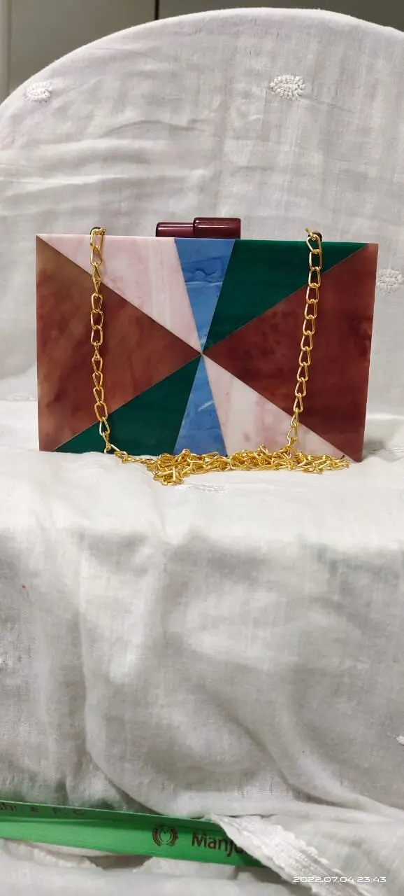 Женский прямоугольный клатч из дерева