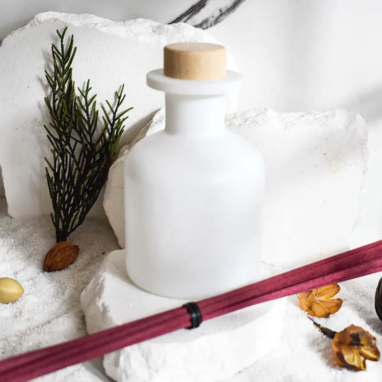 Wholesale 50ml 100ml 150ml 250ml Glass Reed Diffuser Bottle With Gold Cap Luxury Empty Glass Stick Bottle For Aroma Oil Diffuser