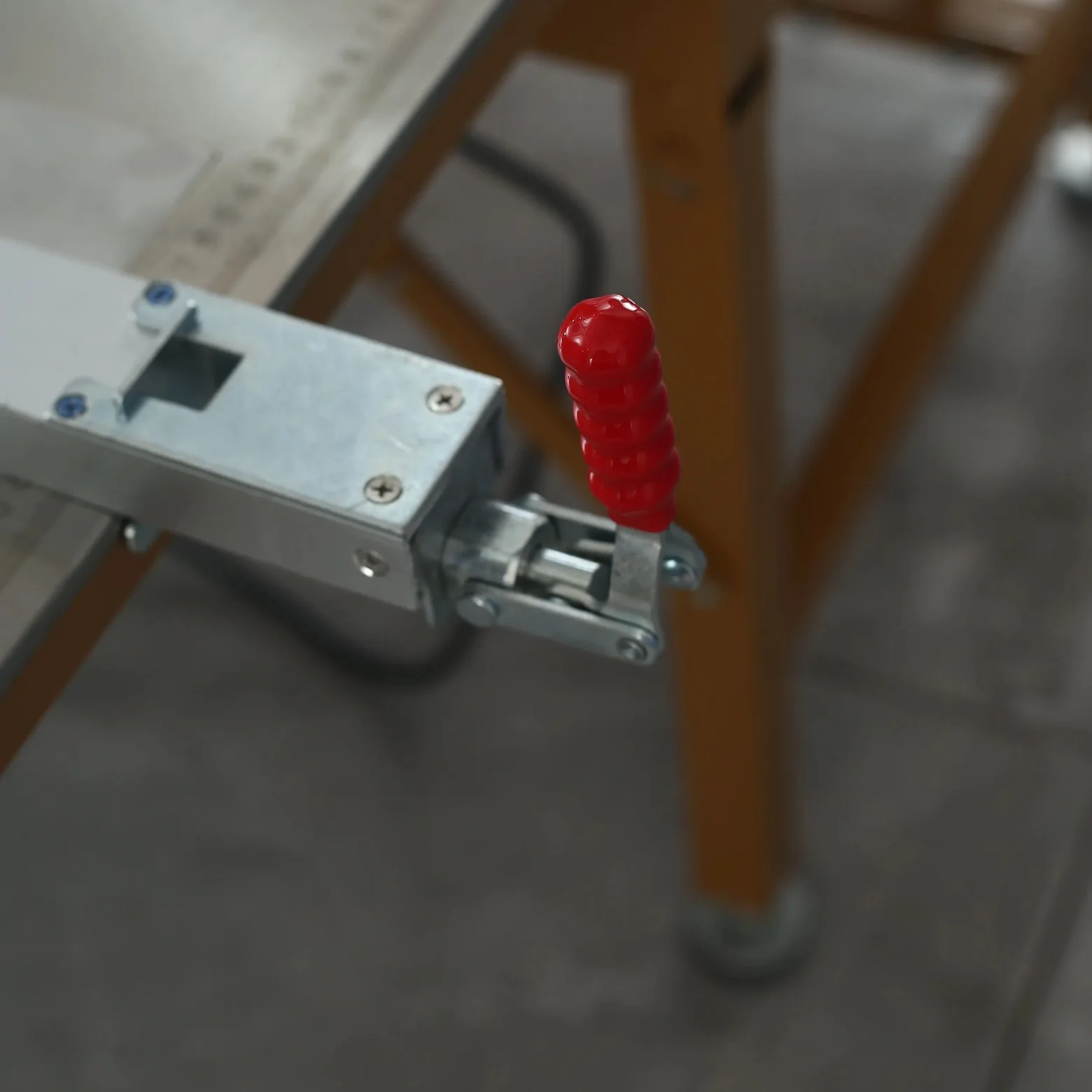 precision sliding table saw machine