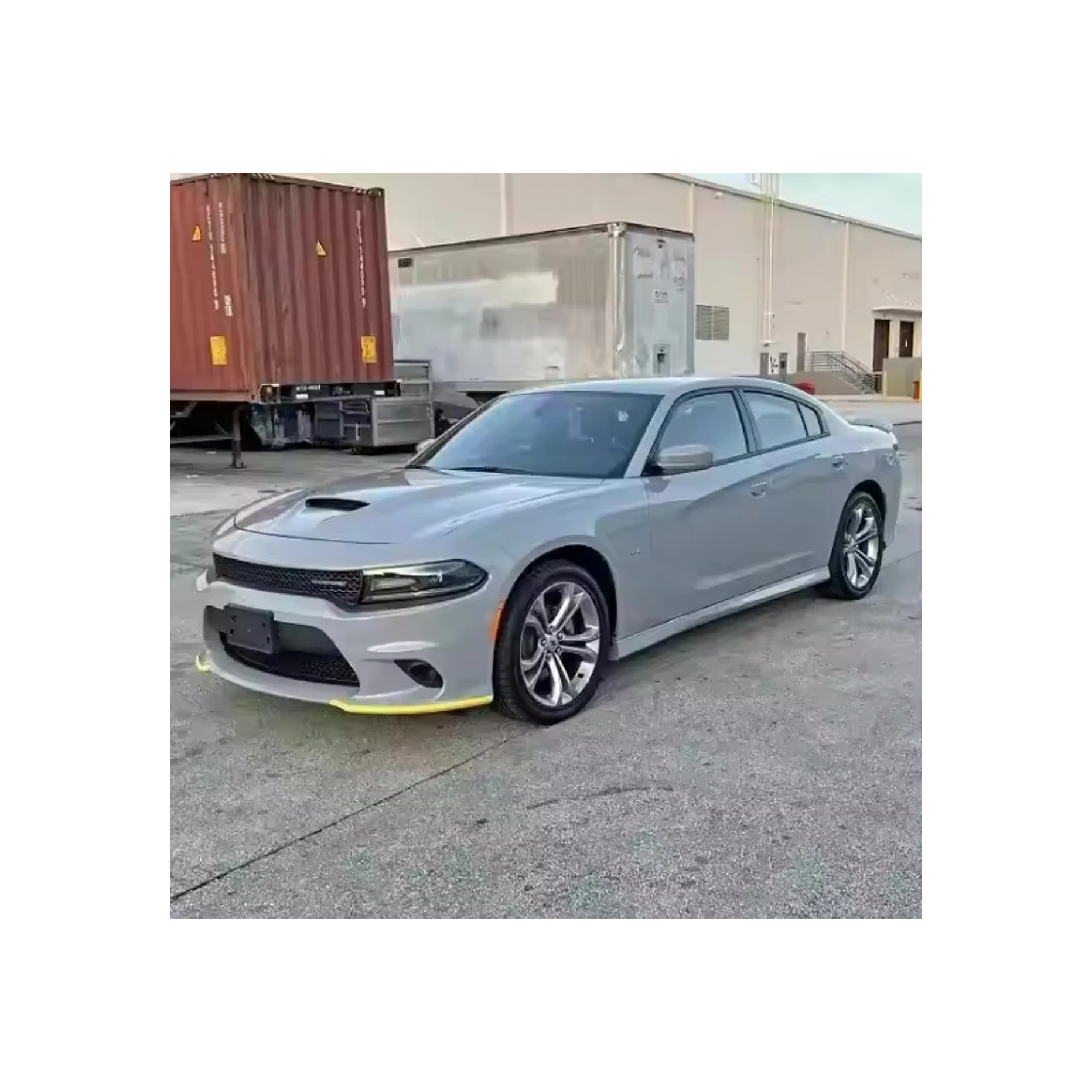 Преследование Dodge Durango с помощью правоохранительных органов повышенной безопасности и тактических функций