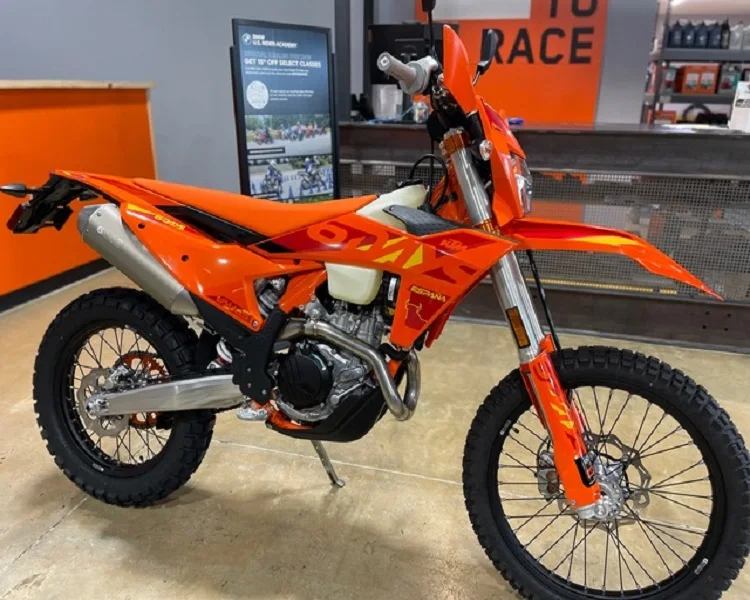 2025 KTM500 EXC-F шестидневный одноцилиндровый 4-тактный DOHCDisplacement510.4 cc BorexStroke95mmx72mm Bikez для продажи