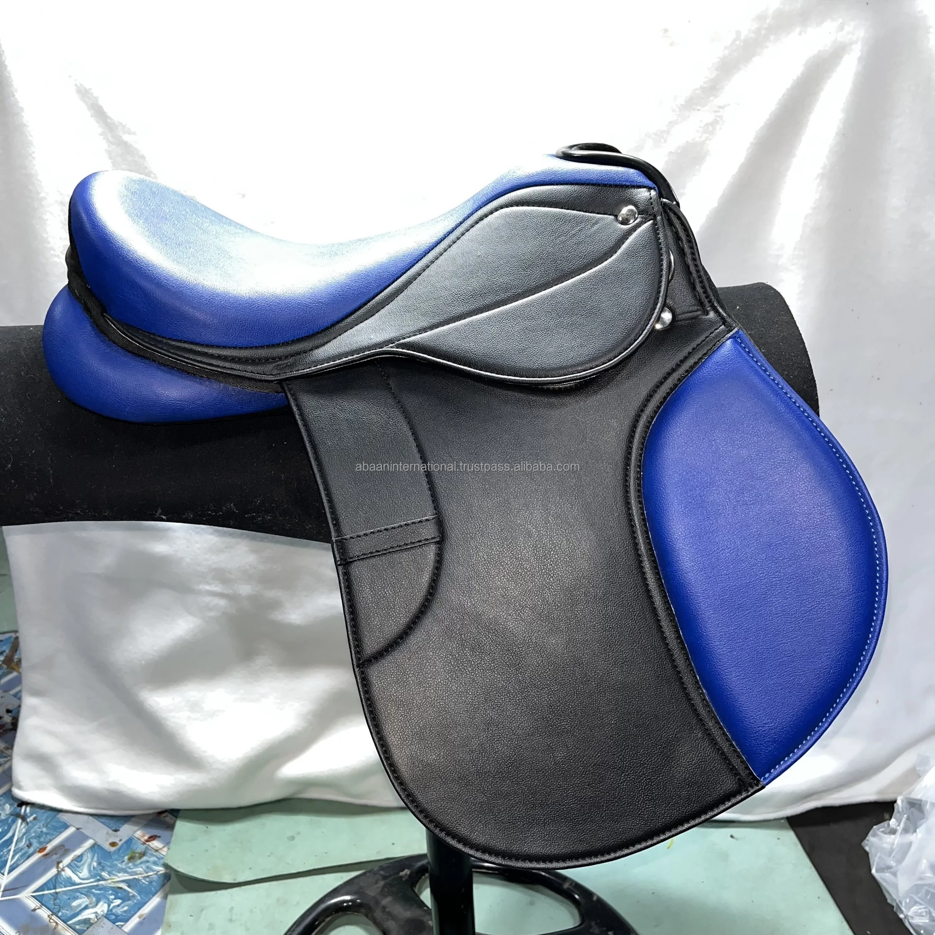 BESTSELLER SYNTHETIC LEATHER HORSE JUMPING SADDLE WITH OEM CUSTOMIZED STYLE,COLOR AND LOGO HIGH QUALITY MATERIAL LUXURY PRODUCT
