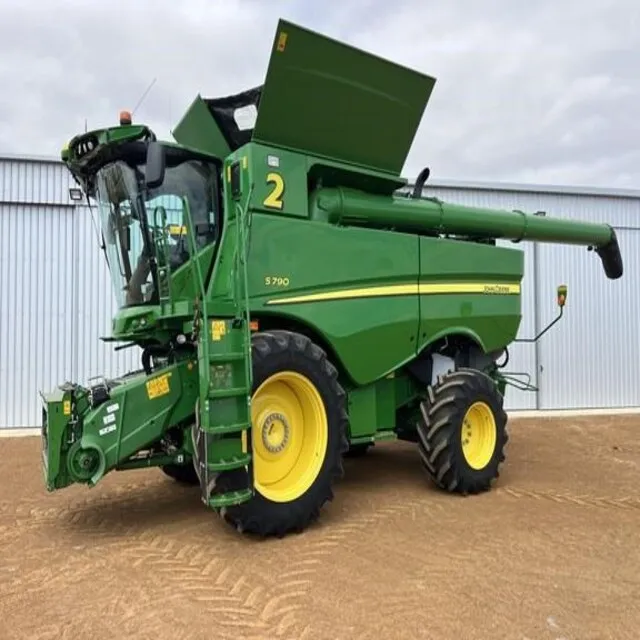 Affordable Agricultural Corn Stalk Harvesting Maize Combine Harvester Machine