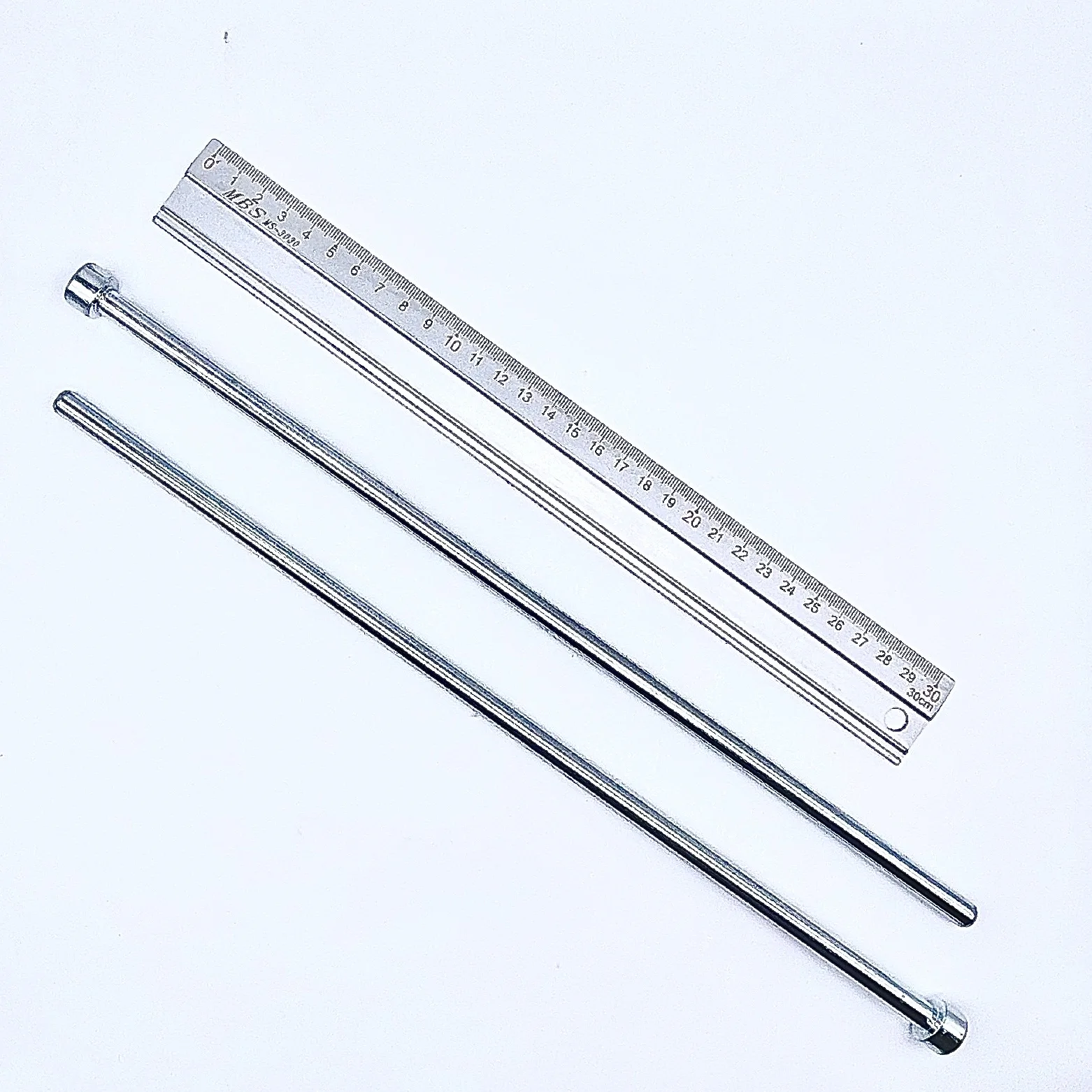 Винты, болты и крепежи специального назначения большого размера