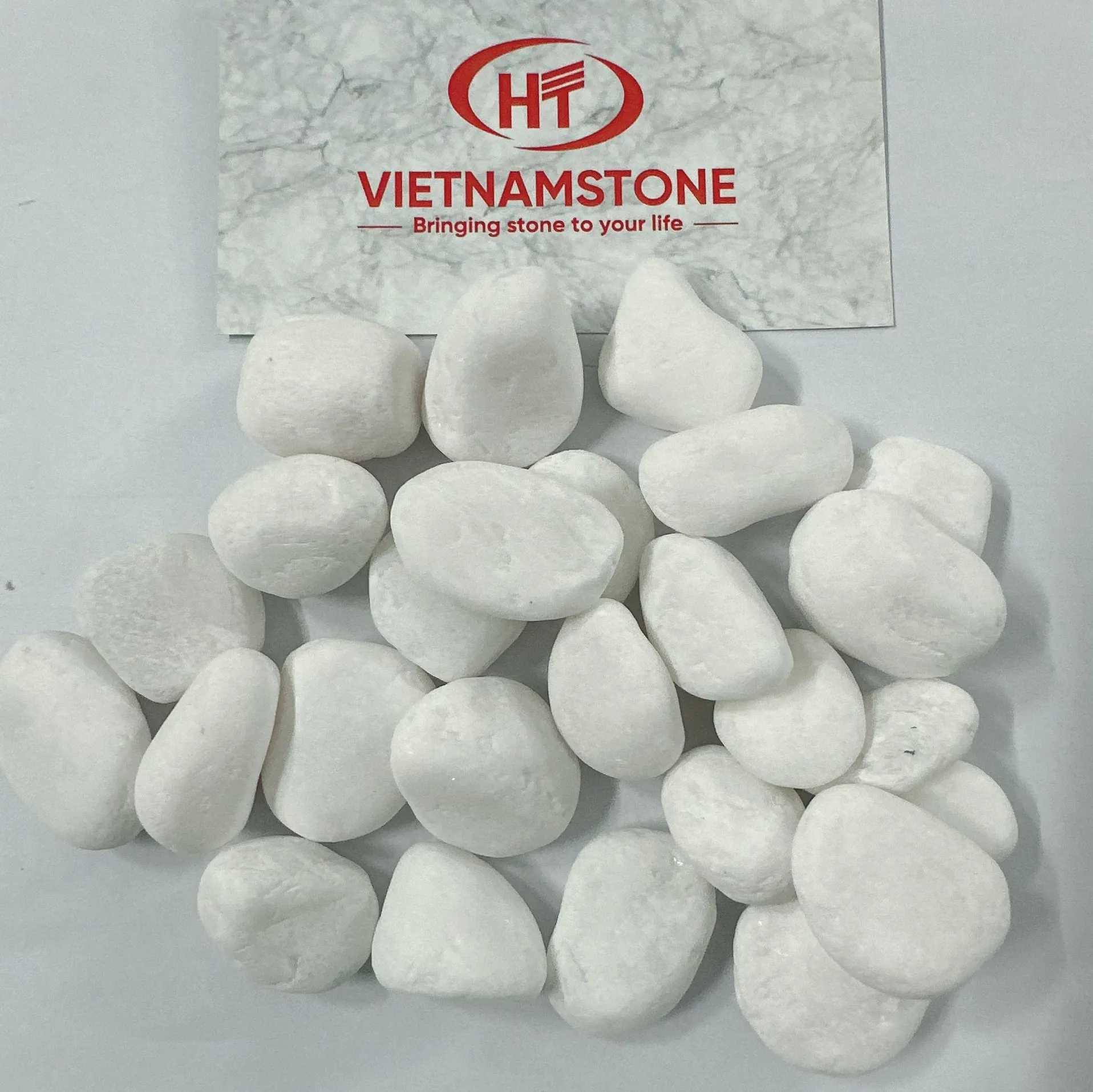 Top Quality hot sell garden best natural white pebble stone for sell fish aquarium white marble gravel pebbles