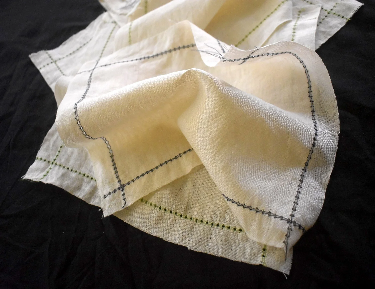 No Sew Dot Hemstitched small napkins