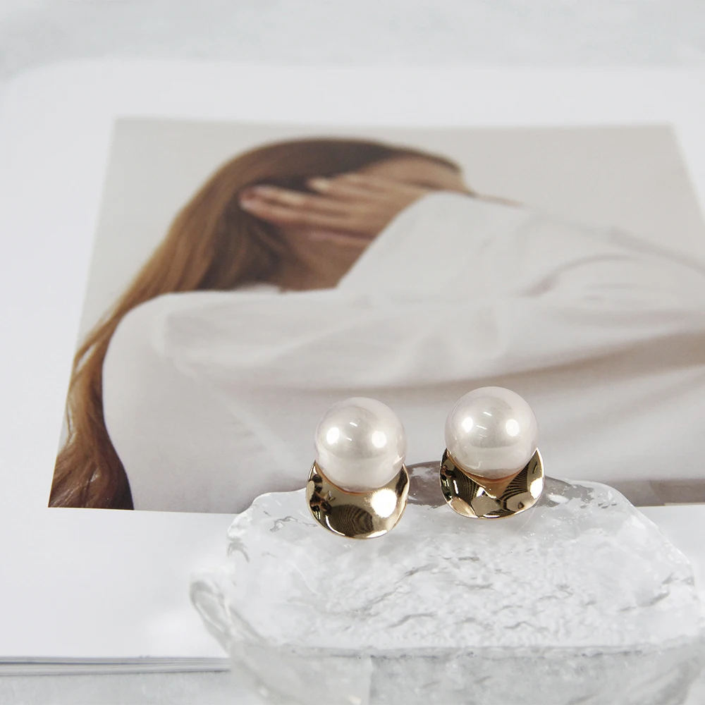 Fashion stud earrings irregular sequins sweet minimalist pink pearl earrings for women