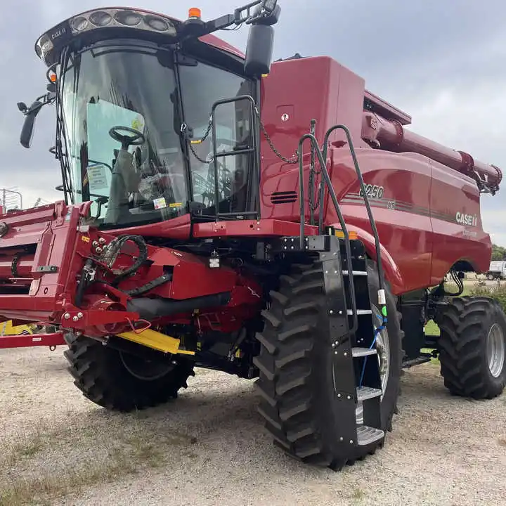 Hot selling combined rice harvester 65kw wheat harvester fully fed combined harvester Cheap price