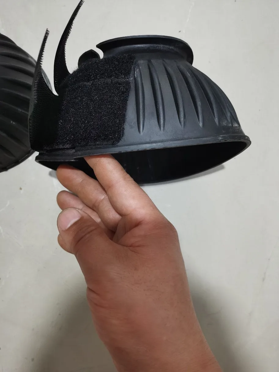 Horse Bell Boots Protect Against Hoof Impact Trauma Rubber Horses Care Boots Turnout No Rub Design Comfort Quick Wrap Hook Loops