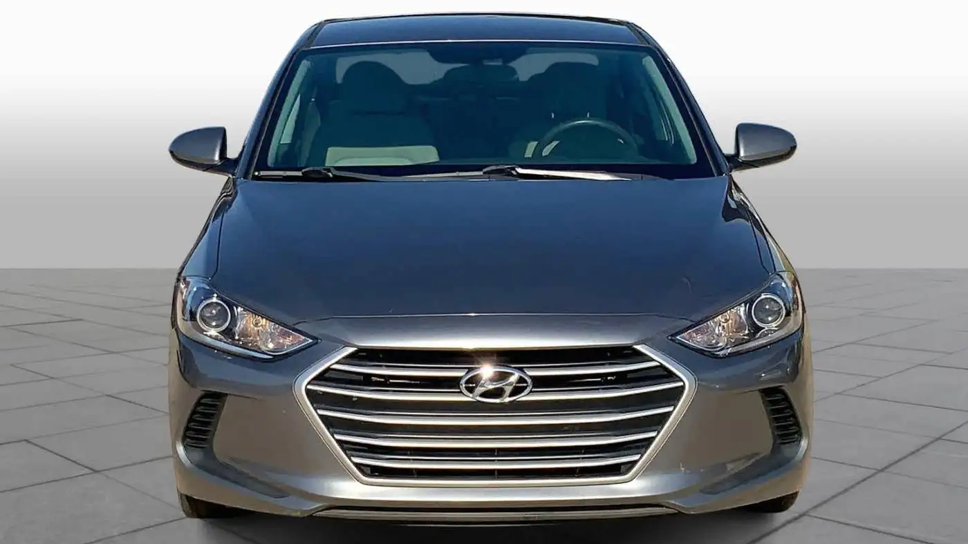 2018 Hyundai Elantra SEL 2.0L седан для продажи