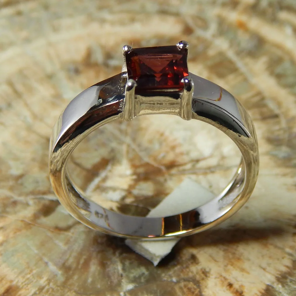 Square Cut Garnet Gemstone Ring For Woman Simple And Good Looking 925 Solid Sterling Silver Jewellery