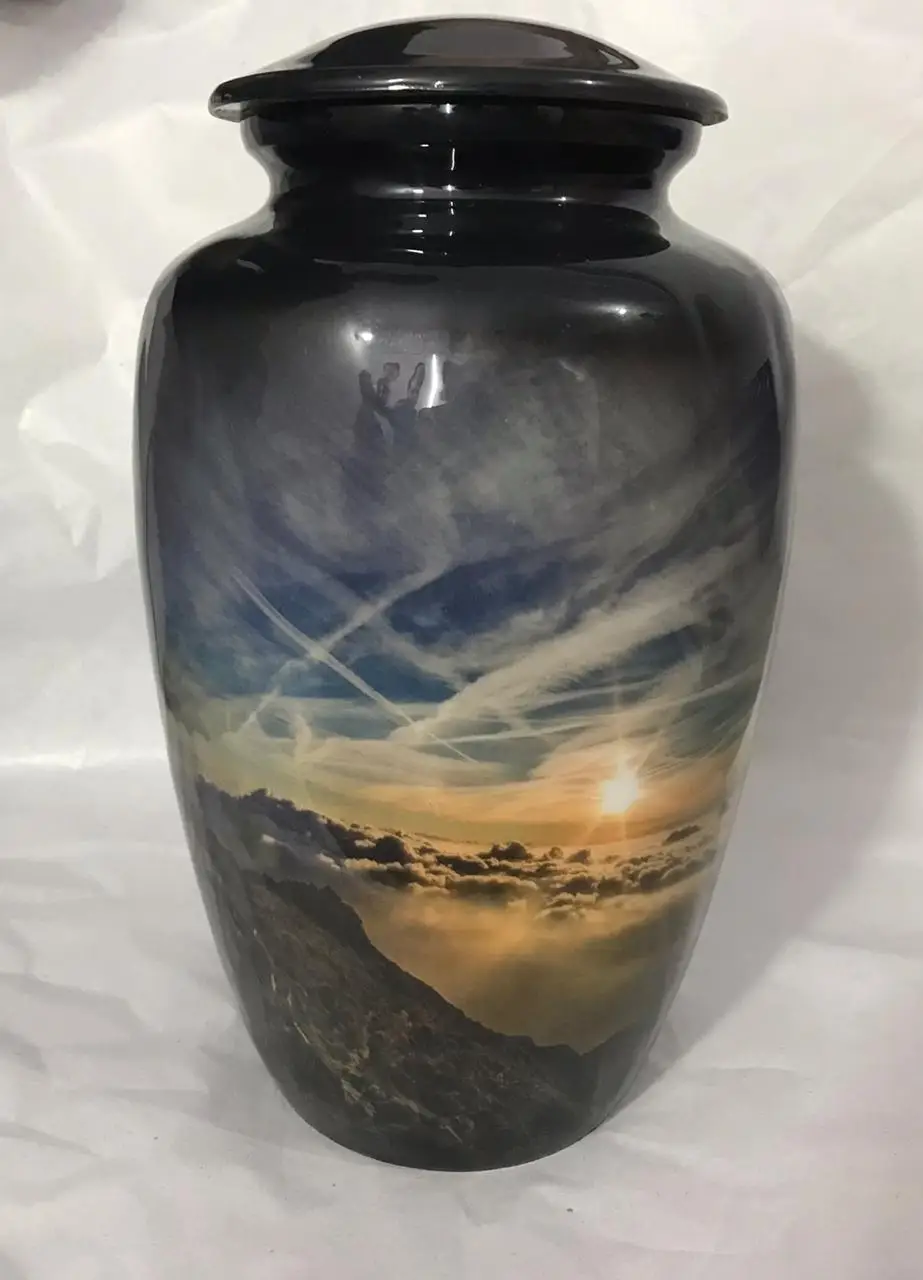 Brilliant Quality Handicraft Large Urn at Best Price for Funeral Use